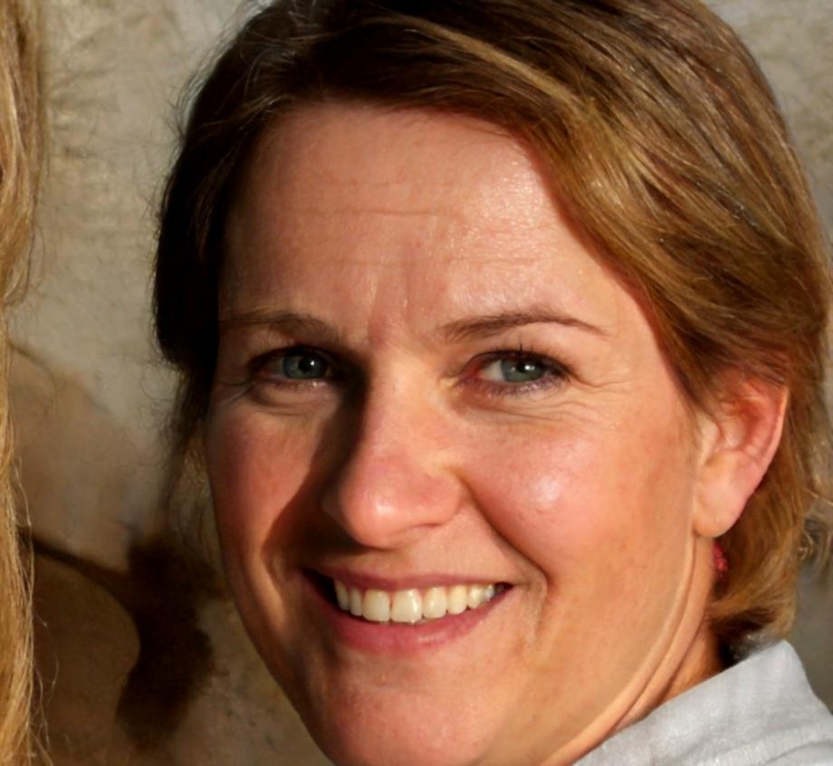 Thessa Windham headshot